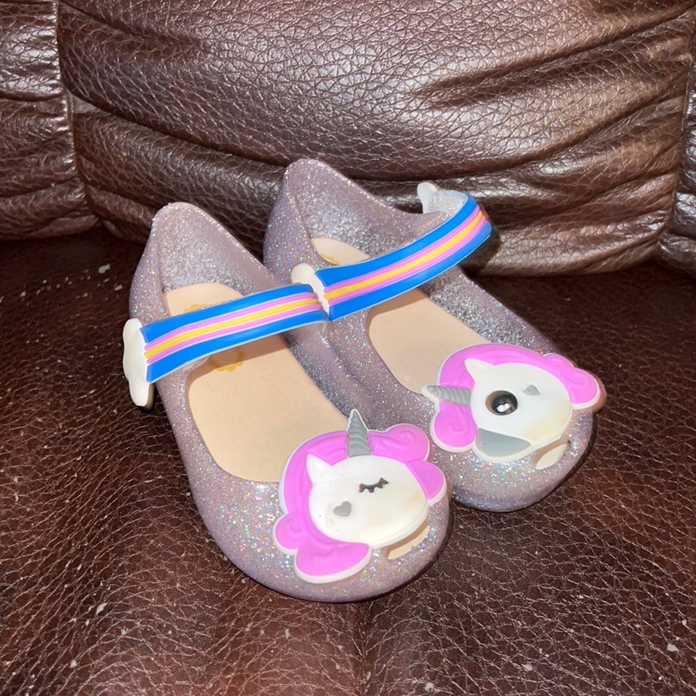 - 🌼 Mini Melissa size 5 unicorn